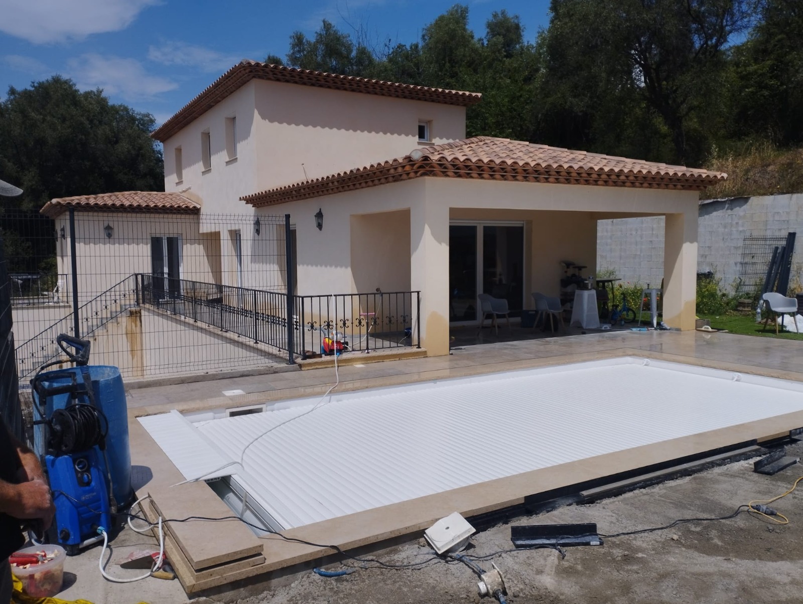 piscine-moderne-levens-amenagement-exterieur
