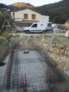 Construction d'une piscine béton à Falicon terrain pente
