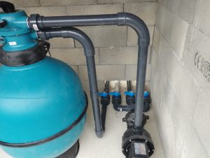 Construction d'une piscine bétonFalicon sur terrain en pente