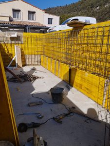 Construction une piscine béton à Falicon sur terrain en pente